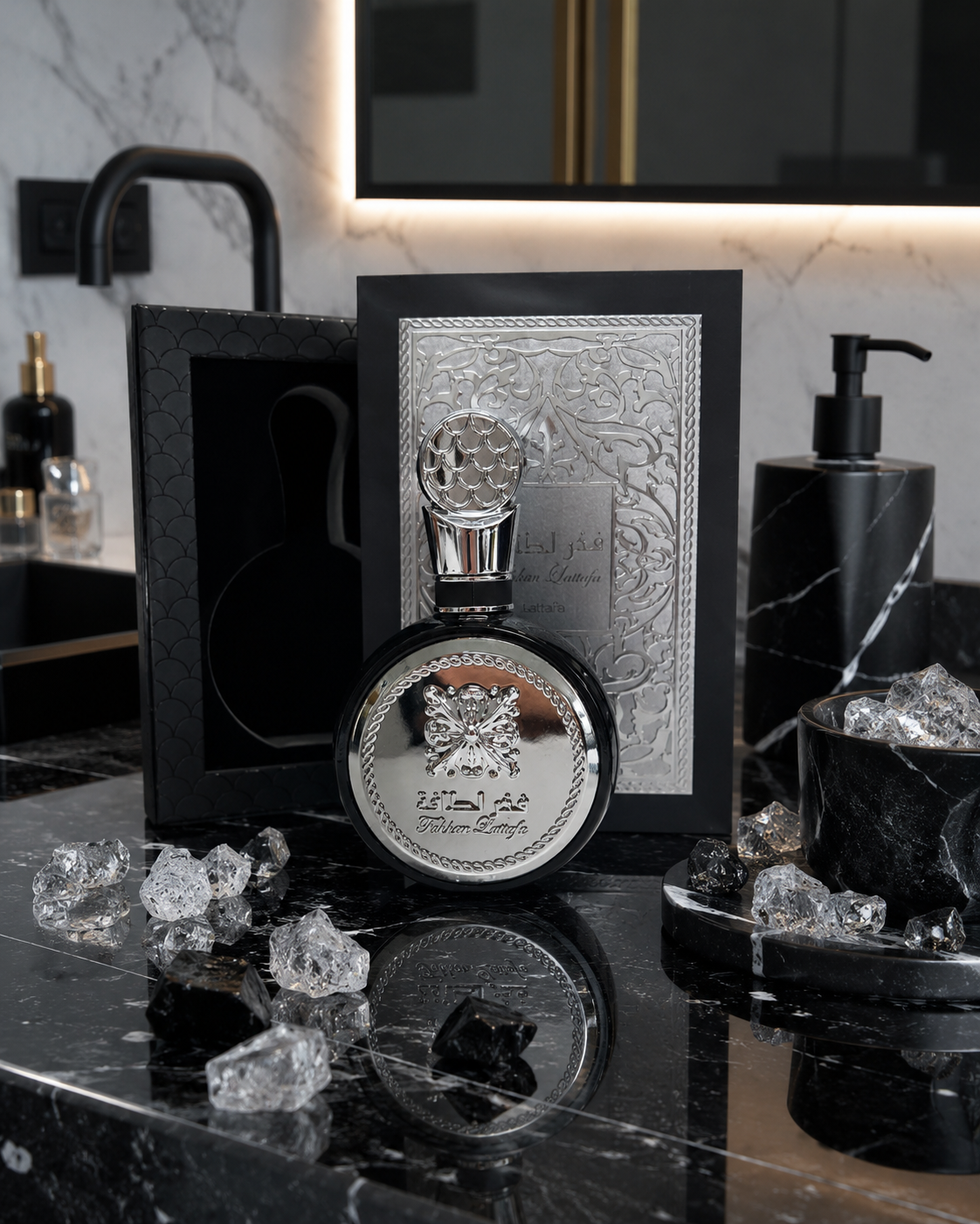 Lattafa Fakhar Eau de Parfum 100 ml - Profumo Unisex con Note Agrumate, Aromatiche e Legnose