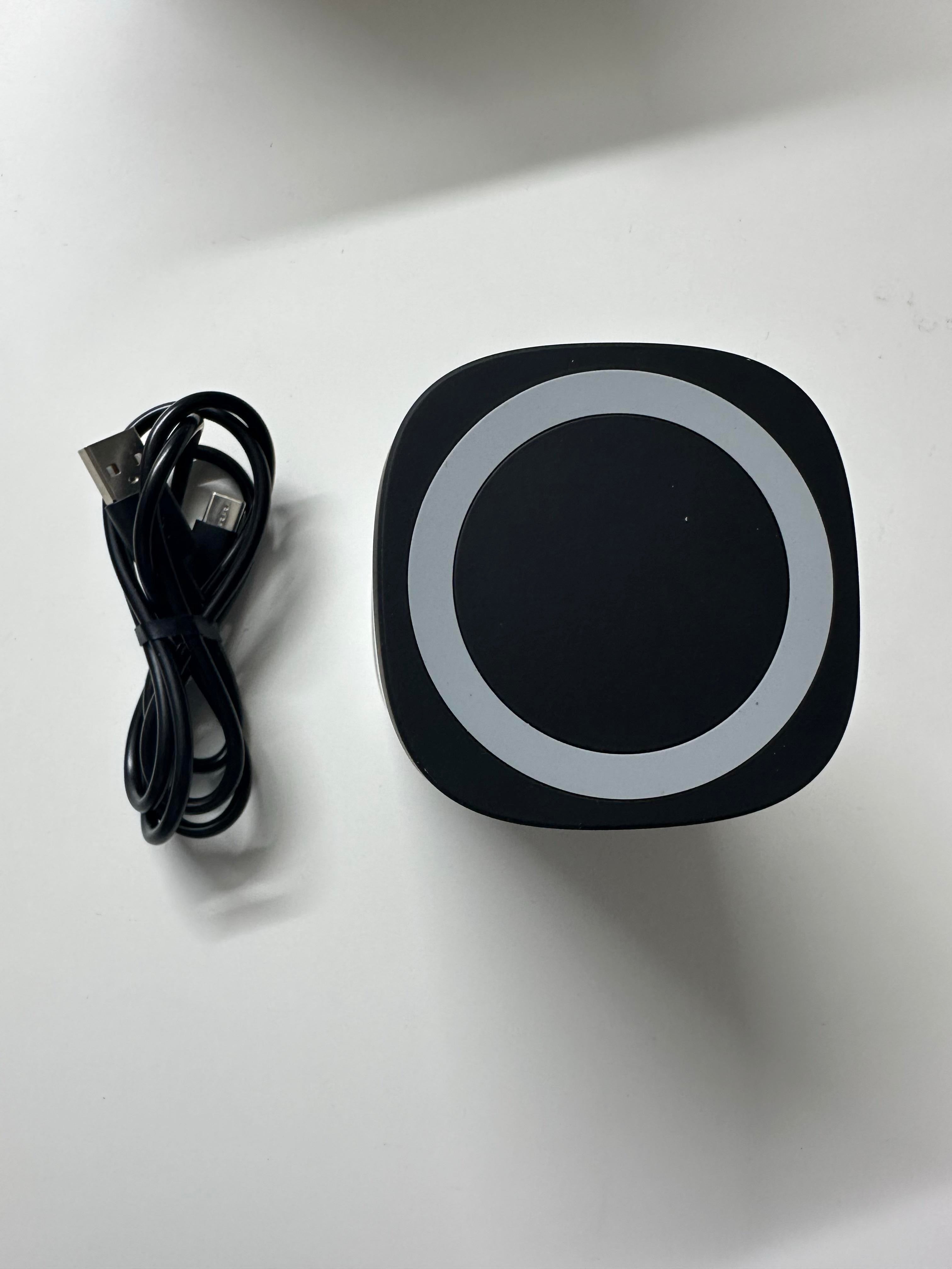PowerDock 3x1 Stazione di Ricarica Wireless 3 in 1 con Rotazione Automatica 180° per Smartphone Smartwatch e Auricolari Compatibile con Dispositivi Wireless