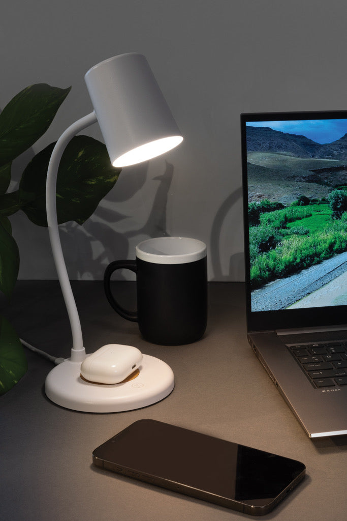 Lampada LED 3 in 1 con Altoparlante Bluetooth e Ricarica Wireless – Lampada da Tavolo Smart USB